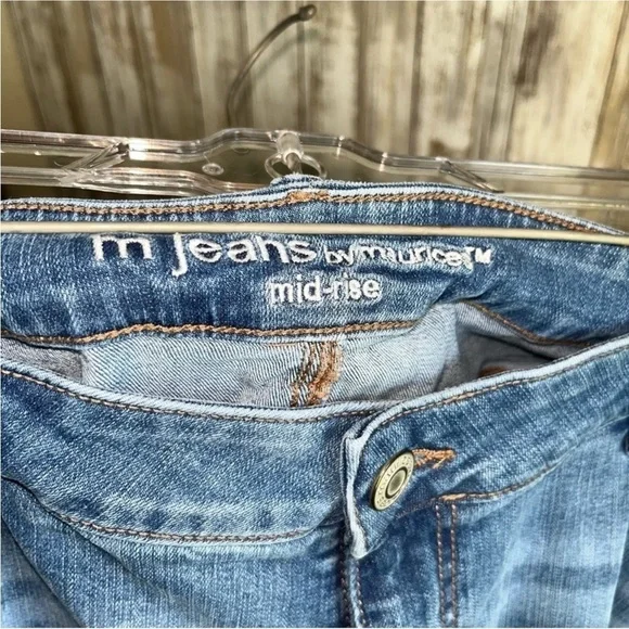 Maurices Mid Rise Light Wash Short Straight Leg Jeans - Picture 6 of 6